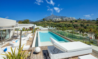 Luxueux penthouse exclusif avec une immense solarium et une piscine privée à vendre à Marbella, Golden Mile 41108 