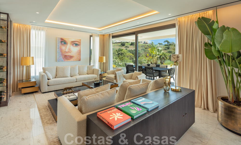 Luxueux penthouse exclusif avec une immense solarium et une piscine privée à vendre à Marbella, Golden Mile 41112