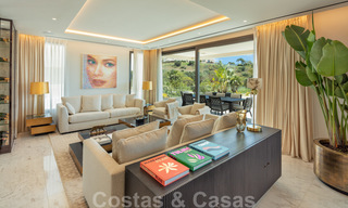 Luxueux penthouse exclusif avec une immense solarium et une piscine privée à vendre à Marbella, Golden Mile 41112 