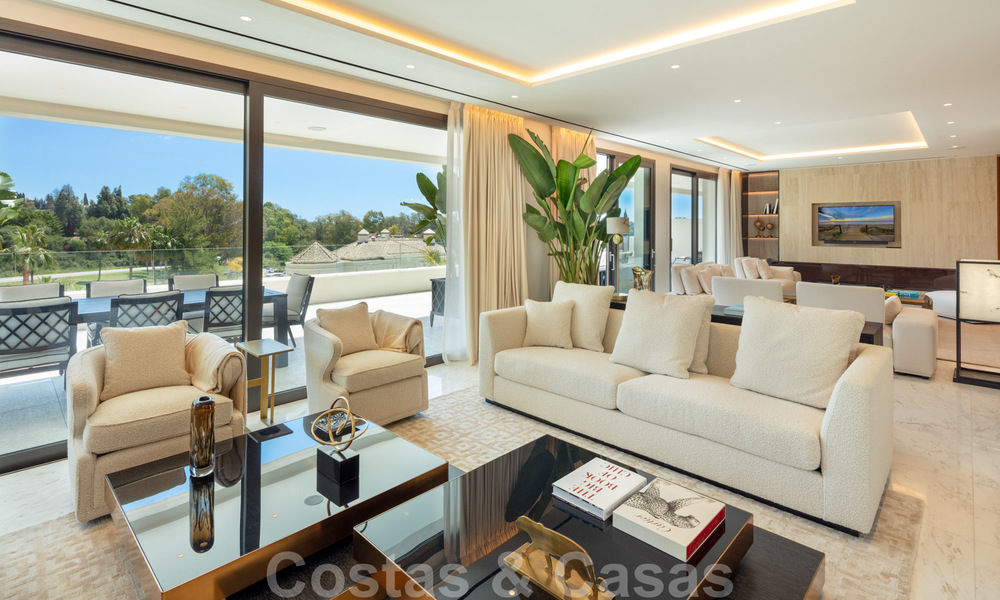 Luxueux penthouse exclusif avec une immense solarium et une piscine privée à vendre à Marbella, Golden Mile 41113