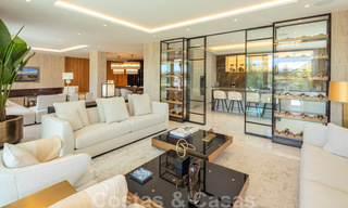 Luxueux penthouse exclusif avec une immense solarium et une piscine privée à vendre à Marbella, Golden Mile 41114 