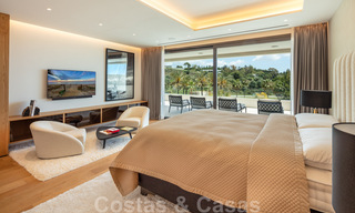 Luxueux penthouse exclusif avec une immense solarium et une piscine privée à vendre à Marbella, Golden Mile 41121 