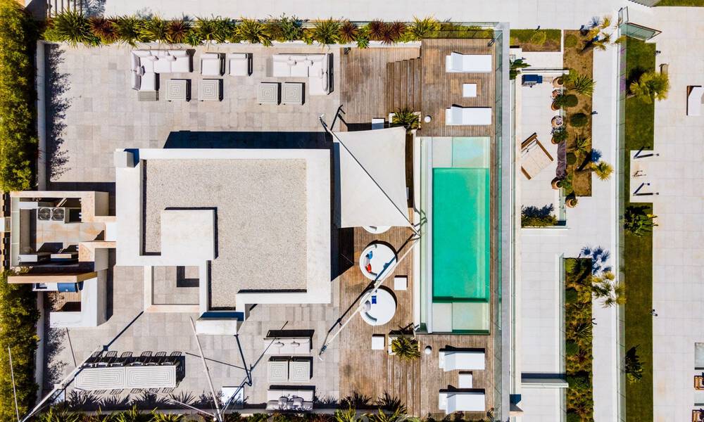 Luxueux penthouse exclusif avec une immense solarium et une piscine privée à vendre à Marbella, Golden Mile 41129