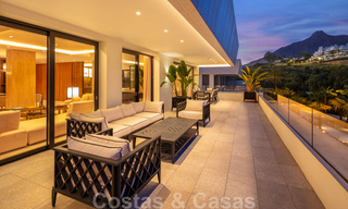 Luxueux penthouse exclusif avec une immense solarium et une piscine privée à vendre à Marbella, Golden Mile 41133 