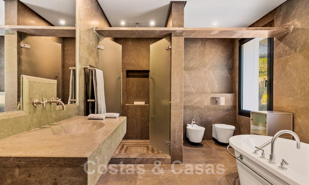 Villa de luxe moderne à vendre avec un intérieur design, dans le complexe exclusif La Zagaleta Golf, Benahavis - Marbella 41240