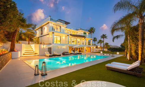 Villa contemporaine de luxe à vendre avec vue panoramique sur la mer et la montagne La Concha, sur la Golden Mile de Marbella 41302