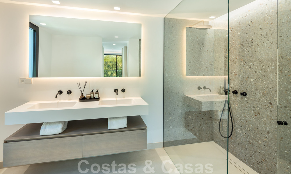 Villa contemporaine de luxe à vendre avec vue panoramique sur la mer et la montagne La Concha, sur la Golden Mile de Marbella 41315