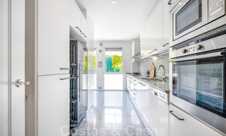 Appartement moderne et rénové à vendre avec une grande terrasse à Nueva Andalucia, Marbella 41338 