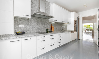Appartement moderne et rénové à vendre avec une grande terrasse à Nueva Andalucia, Marbella 41363 