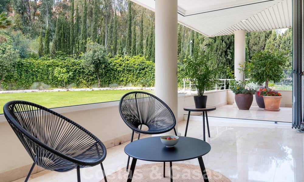 Appartement moderne et rénové à vendre avec une grande terrasse à Nueva Andalucia, Marbella 41370