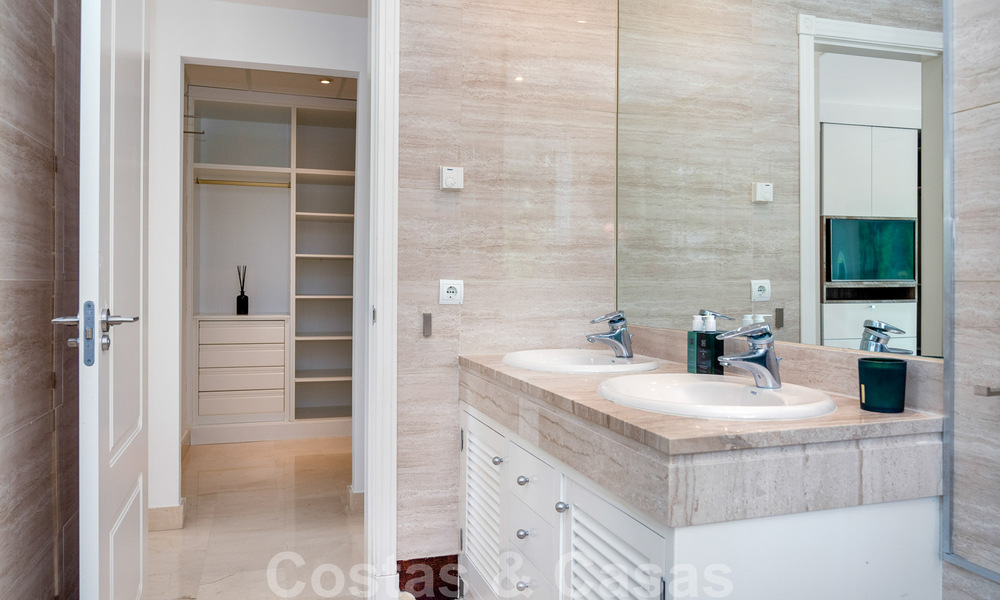 Appartement moderne et rénové à vendre avec une grande terrasse à Nueva Andalucia, Marbella 41374