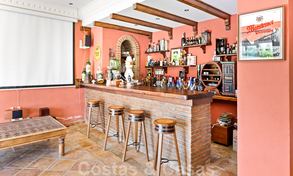 Vente d'une villa espagnole de luxe, avec vue sur la campagne et la mer, à Marbella - Benahavis 41530