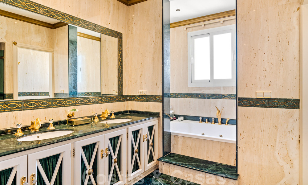 Vente d'une villa espagnole de luxe, avec vue sur la campagne et la mer, à Marbella - Benahavis 41531