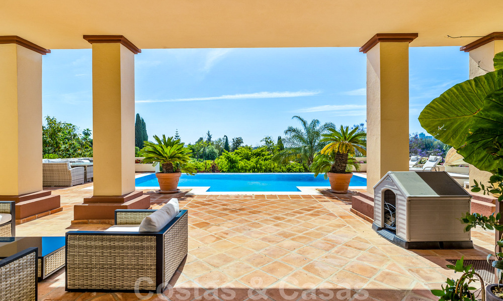 Vente d'une villa espagnole de luxe, avec vue sur la campagne et la mer, à Marbella - Benahavis 41540