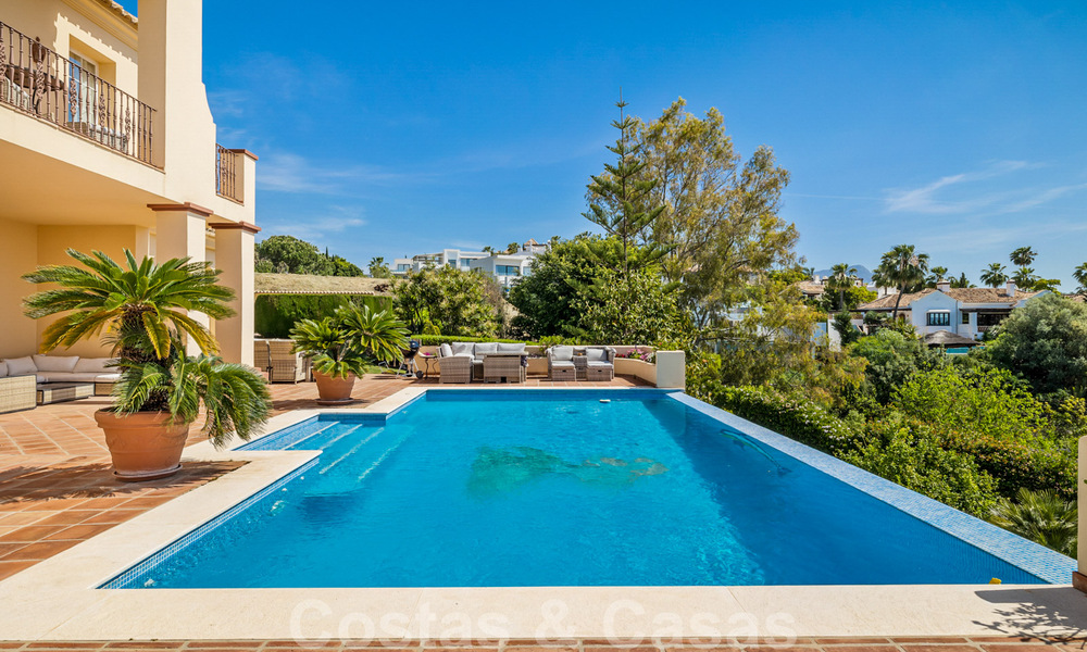 Vente d'une villa espagnole de luxe, avec vue sur la campagne et la mer, à Marbella - Benahavis 41544