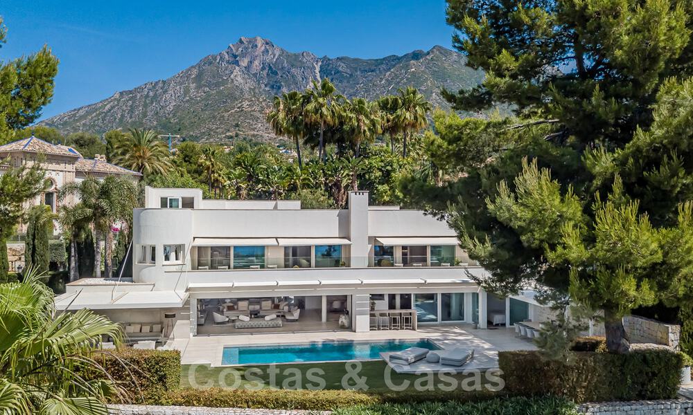 Magnifique villa à vendre, rénovée dans un style luxueux et moderne, sur le Golden Mile à Marbella 41683