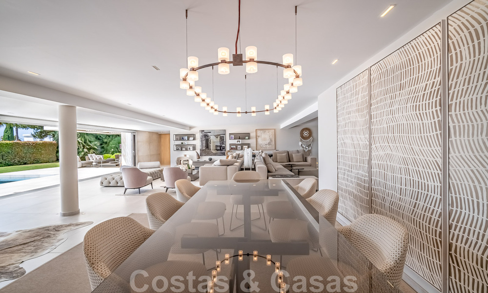 Magnifique villa à vendre, rénovée dans un style luxueux et moderne, sur le Golden Mile à Marbella 41684