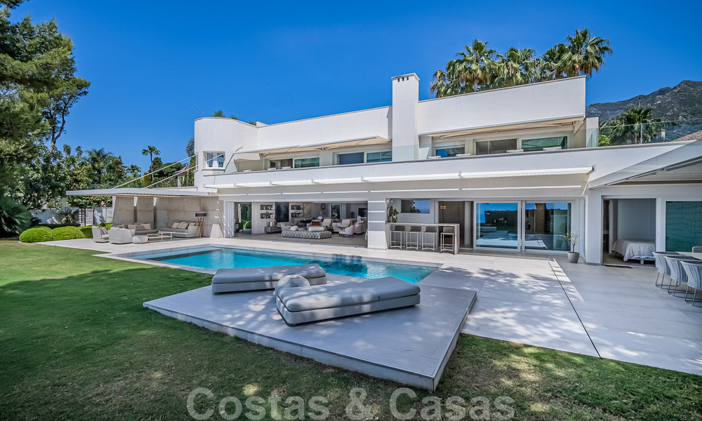 Magnifique villa à vendre, rénovée dans un style luxueux et moderne, sur le Golden Mile à Marbella 41693