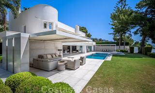 Magnifique villa à vendre, rénovée dans un style luxueux et moderne, sur le Golden Mile à Marbella 41694 