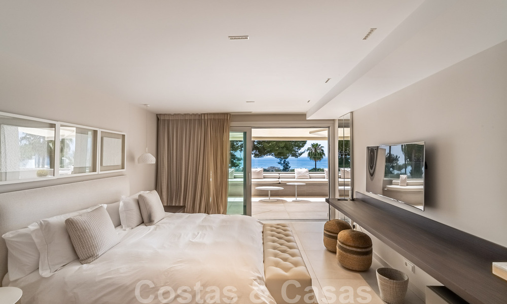 Magnifique villa à vendre, rénovée dans un style luxueux et moderne, sur le Golden Mile à Marbella 41698
