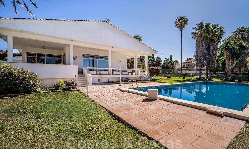 Charmante villa à vendre sur un grand terrain avec vue sur la mer dans un quartier calme à proximité du centre de Marbella 41788