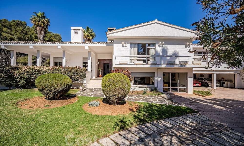 Charmante villa à vendre sur un grand terrain avec vue sur la mer dans un quartier calme à proximité du centre de Marbella 41792