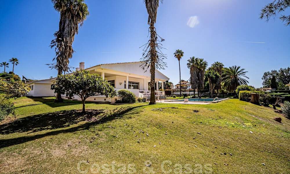 Charmante villa à vendre sur un grand terrain avec vue sur la mer dans un quartier calme à proximité du centre de Marbella 41793