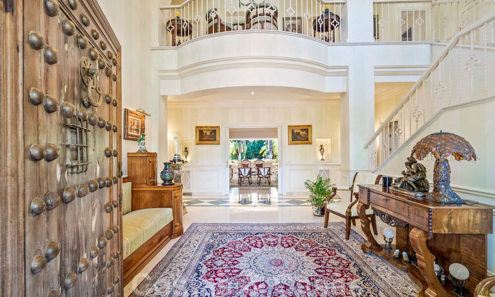 Vente d'une villa de luxe avec vue sur le jardin, a un pas de la mer à Guadalmina Baja à Marbella 41813