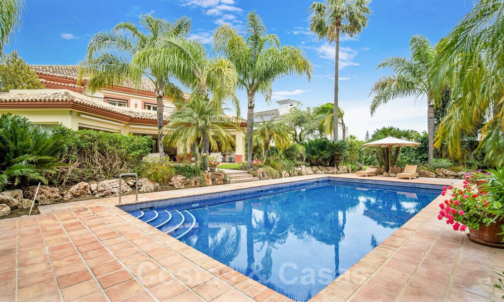 Vente d'une villa de luxe avec vue sur le jardin, a un pas de la mer à Guadalmina Baja à Marbella 41818