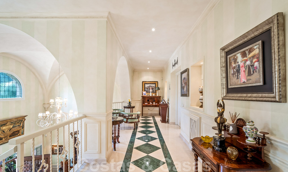 Vente d'une villa de luxe avec vue sur le jardin, a un pas de la mer à Guadalmina Baja à Marbella 41826