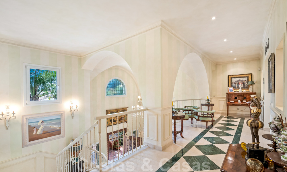 Vente d'une villa de luxe avec vue sur le jardin, a un pas de la mer à Guadalmina Baja à Marbella 41827