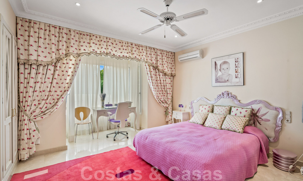 Vente d'une villa de luxe avec vue sur le jardin, a un pas de la mer à Guadalmina Baja à Marbella 41828