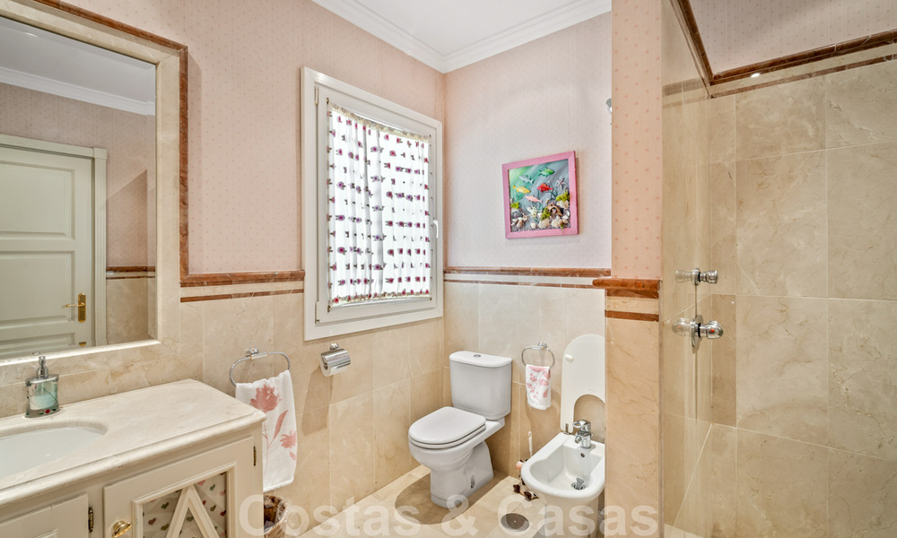 Vente d'une villa de luxe avec vue sur le jardin, a un pas de la mer à Guadalmina Baja à Marbella 41829