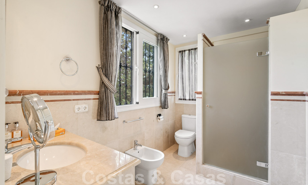 Vente d'une villa de luxe avec vue sur le jardin, a un pas de la mer à Guadalmina Baja à Marbella 41833