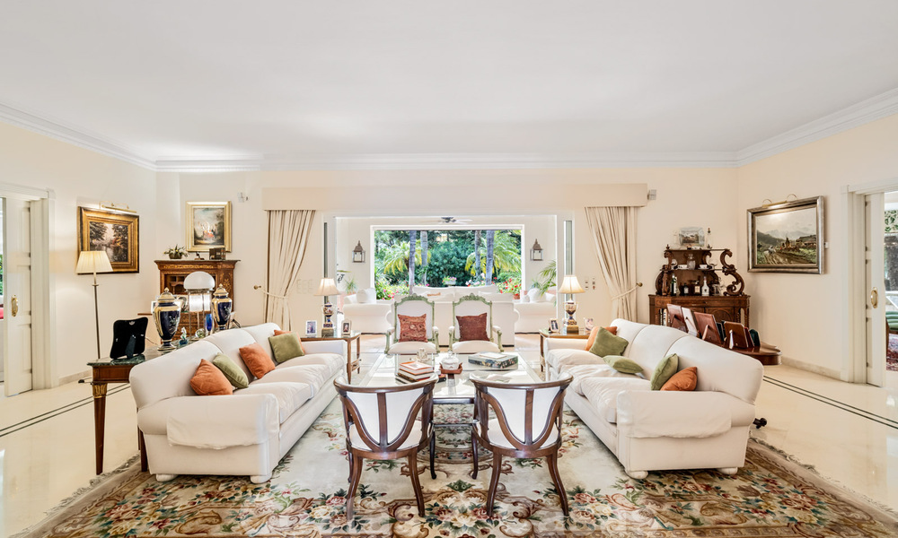 Vente d'une villa de luxe avec vue sur le jardin, a un pas de la mer à Guadalmina Baja à Marbella 41836