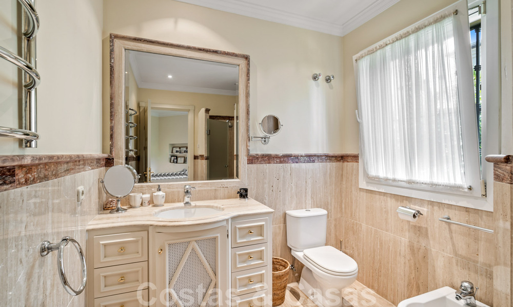 Vente d'une villa de luxe avec vue sur le jardin, a un pas de la mer à Guadalmina Baja à Marbella 41846