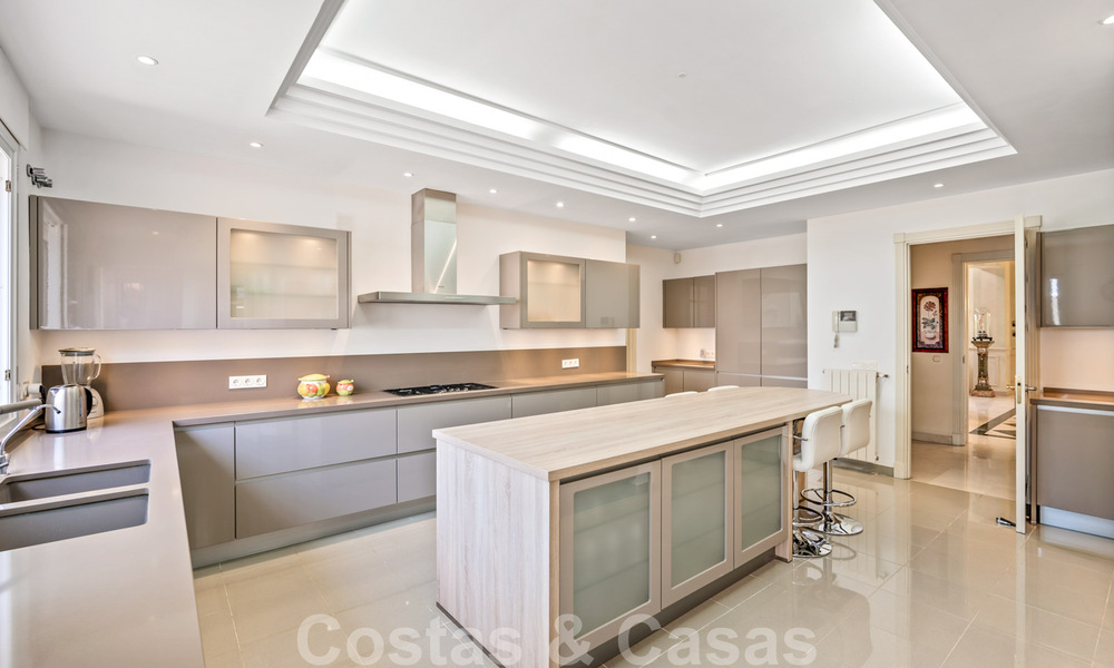 Vente d'une villa de luxe avec vue sur le jardin, a un pas de la mer à Guadalmina Baja à Marbella 41849