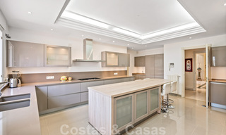 Vente d'une villa de luxe avec vue sur le jardin, a un pas de la mer à Guadalmina Baja à Marbella 41849 