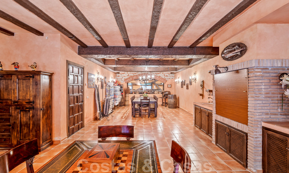 Vente d'une villa de luxe avec vue sur le jardin, a un pas de la mer à Guadalmina Baja à Marbella 41854