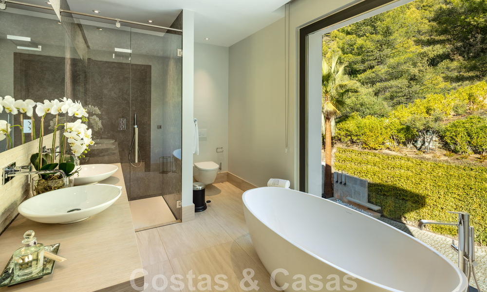 Villa de luxe contemporaine et moderne à vendre dans un style de resort avec vue panoramique sur la mer à Cascada de Camojan à Marbella 42086