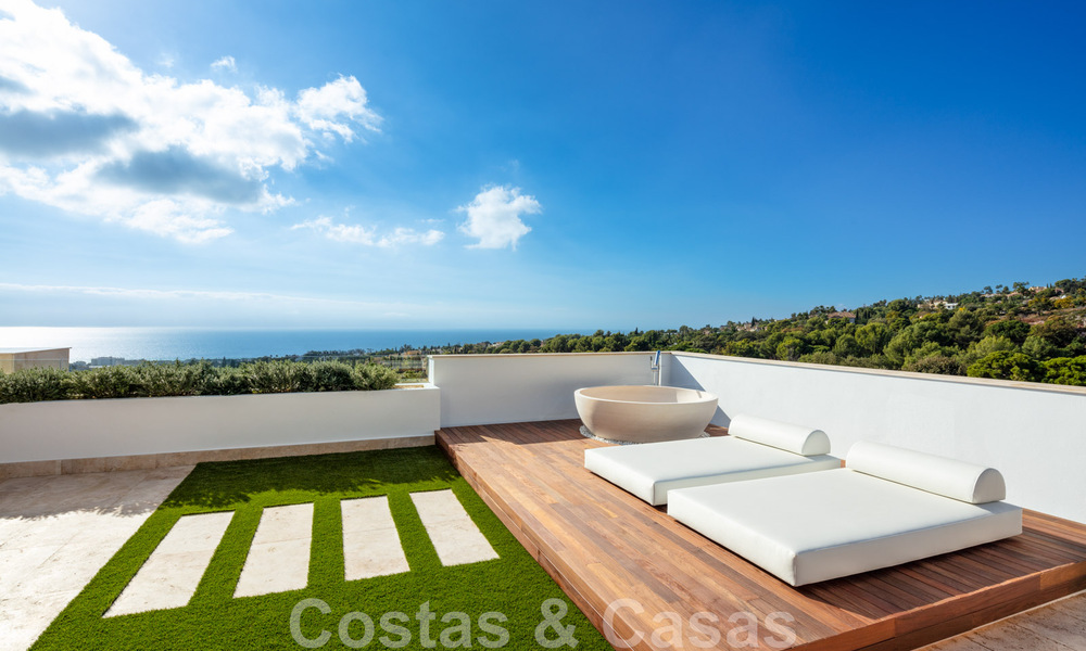 Villa de luxe contemporaine et moderne à vendre dans un style de resort avec vue panoramique sur la mer à Cascada de Camojan à Marbella 42096
