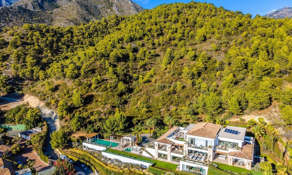 Villa de luxe contemporaine et moderne à vendre dans un style de resort avec vue panoramique sur la mer à Cascada de Camojan à Marbella 42108