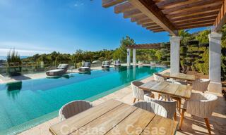 Villa de luxe contemporaine et moderne à vendre dans un style de resort avec vue panoramique sur la mer à Cascada de Camojan à Marbella 42110 