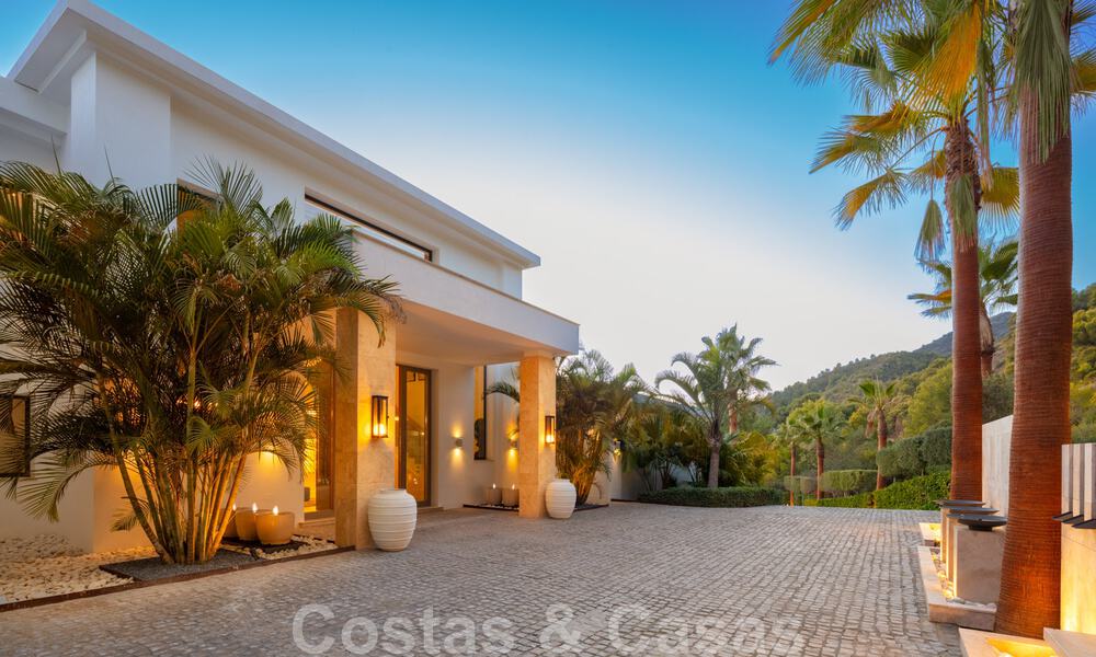 Villa de luxe contemporaine et moderne à vendre dans un style de resort avec vue panoramique sur la mer à Cascada de Camojan à Marbella 42130