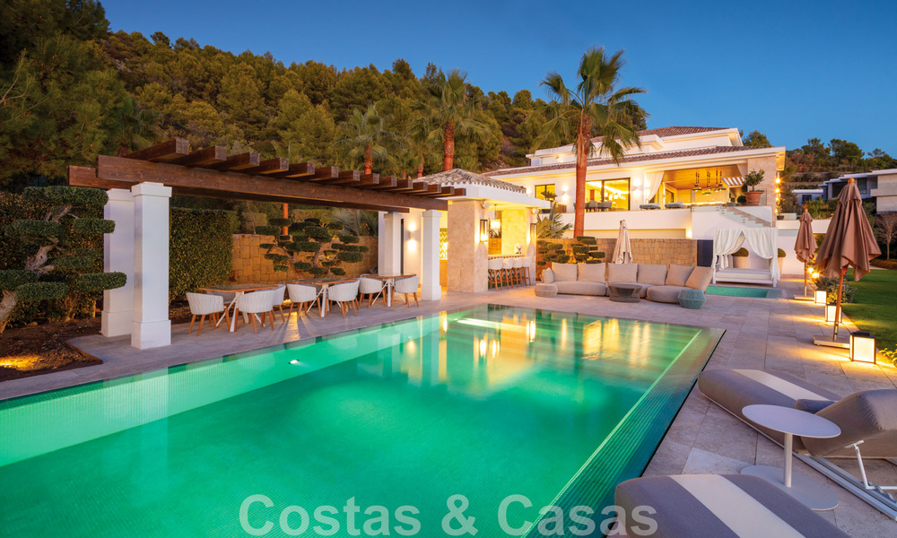 Villa de luxe contemporaine et moderne à vendre dans un style de resort avec vue panoramique sur la mer à Cascada de Camojan à Marbella 42134