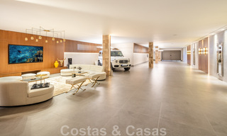 Villa de luxe contemporaine et moderne à vendre dans un style de resort avec vue panoramique sur la mer à Cascada de Camojan à Marbella 42407 