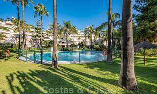 Appartement rénové à vendre, avec vue sur la mer, au centre de Puerto Banus, Marbella 42073 