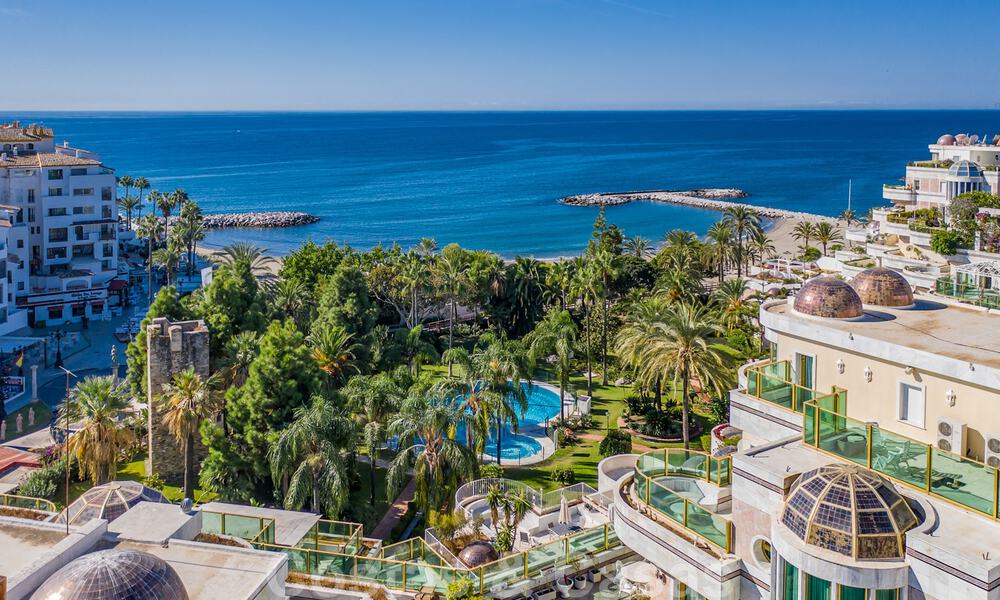Appartement rénové à vendre, avec vue sur la mer, au centre de Puerto Banus, Marbella 42079