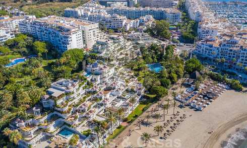 Appartement rénové à vendre, avec vue sur la mer, au centre de Puerto Banus, Marbella 42081