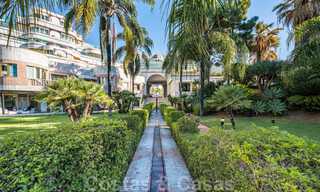 Appartement rénové à vendre, avec vue sur la mer, au centre de Puerto Banus, Marbella 42082 